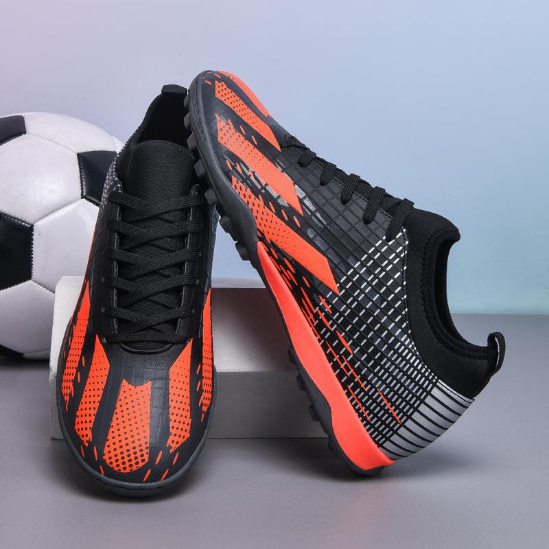 New low-top football shoes Young adult middle school student men's long broken nail training shoes Ground sports shoes 2025