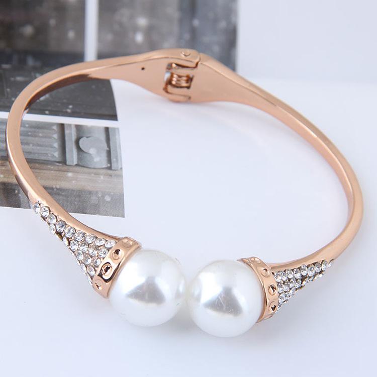 Stylish, Simple and Elegant Pearl Personality Women's Open Bracelet, Metal Sparkling Rhinestone Jewelry