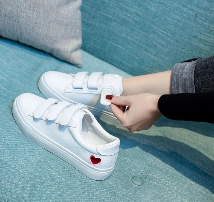 Sko for kvinner Mote Hvit PU-lær Kvinners Sneakers Tenis Feminino Zapatos De Mujer Kvinners Casual Komfort Vulkaniserte Sko