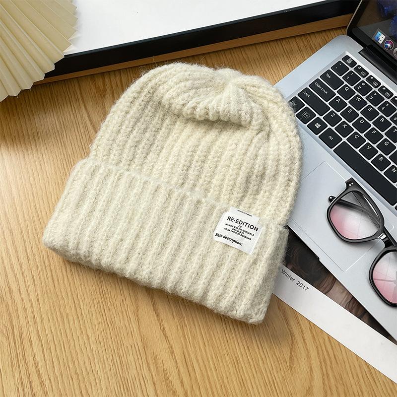 The Large Head Girdle Warm Ear Protecting Knitted Cap Is Fashionable and Versatile Making Your Face Look Good. The Small Woolen Cap Keeps You Warm
