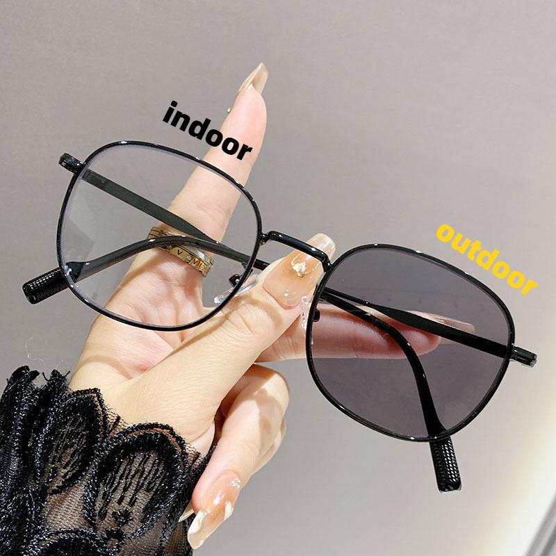 

Neutral Fashion Photochromic Myopia Glasses Women S Luxury Metal Round Frame Eyewear Hd Blue Light Blocking Glasses -3.5-4.0 0