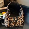 2025 simple and fashionable leopard print dumpling bag high-end texture casual portable new contrasting bag crossbody armpit bag