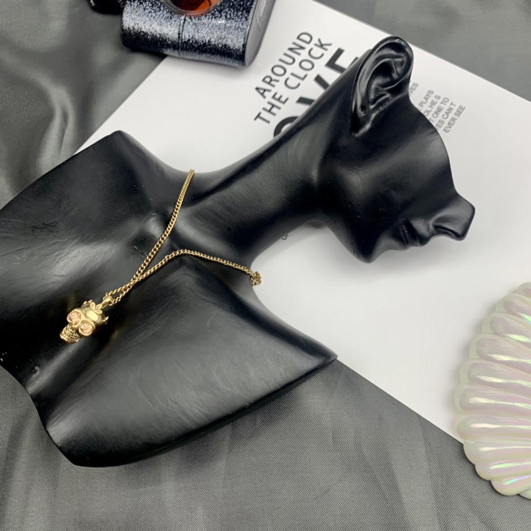 

Ожерелье MC22 Череп и Бабочка с черными бриллиантами - Ретро панк стиль с брошью Рука Призрака и цепочкой для ключицы Корона для женщин