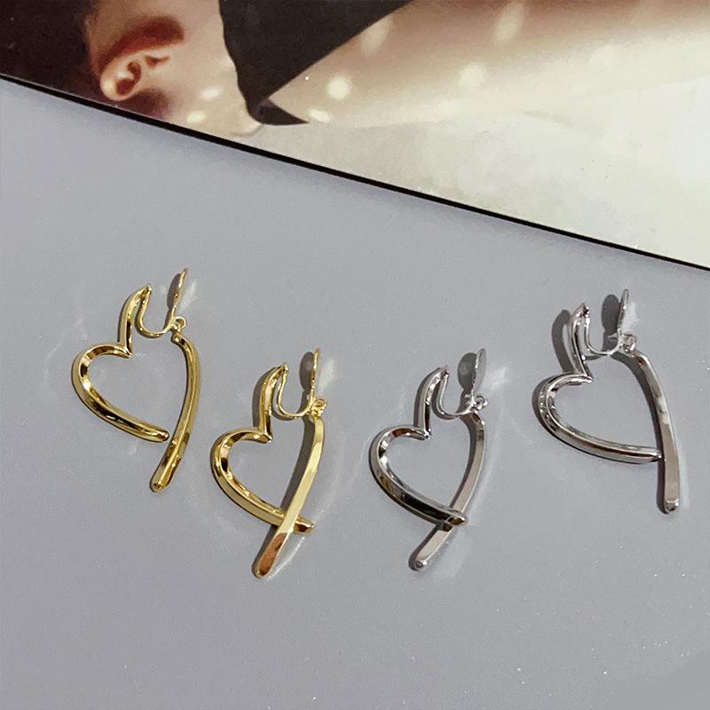 Gold Plated Heart Earrings: Cold Style Niche Design, No Piercing Ear Clips, Simple Mosquito Coil Ear Hoops for Women