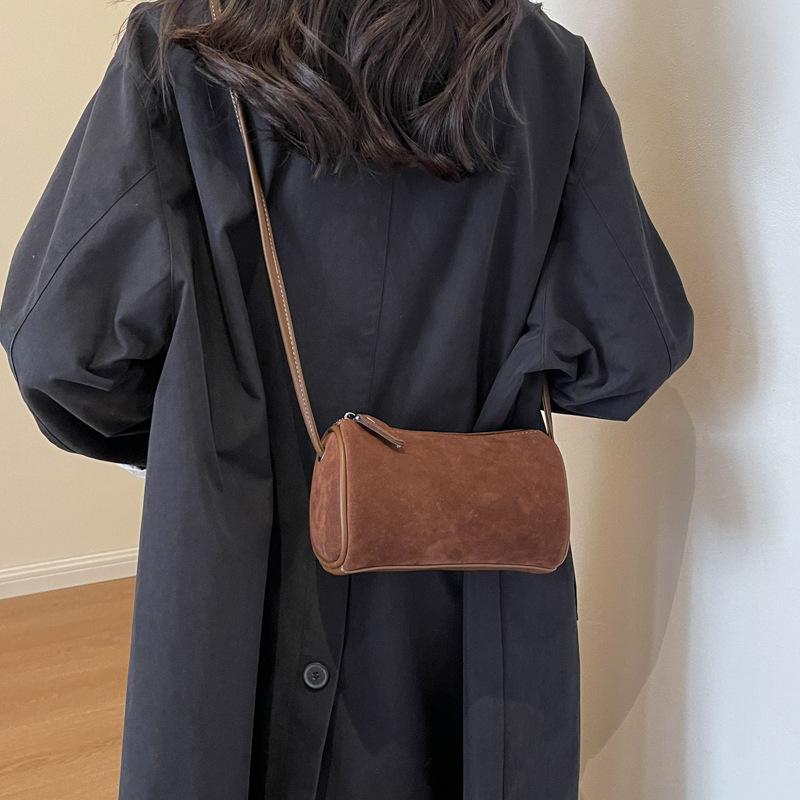 This Year's Popular Bags Are Versatile In Autumn and Winter 2025 New Niche Design Messenger Bags Women's Matte Cylinder Bags