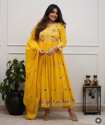 Beautiful Embroidered Kurta Pant Dupatta Set Indian Women Bollywood Salwar Kameez