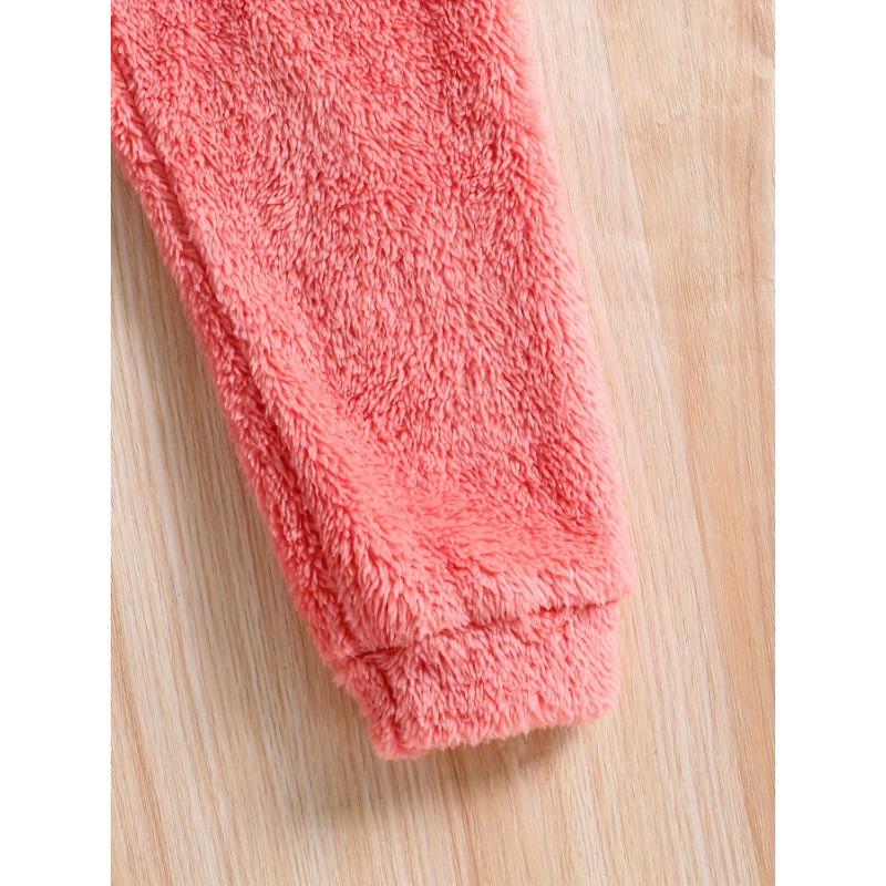 A Two-Piece Set for Girls Featuring a Simple And Comfortable Design for Spring And Autumn. It Includes a Long-Sleeve Top with a Round