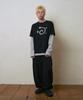 Lujeoseukeulleob Star Logo Applique Long Sleeve T-Shirt Black