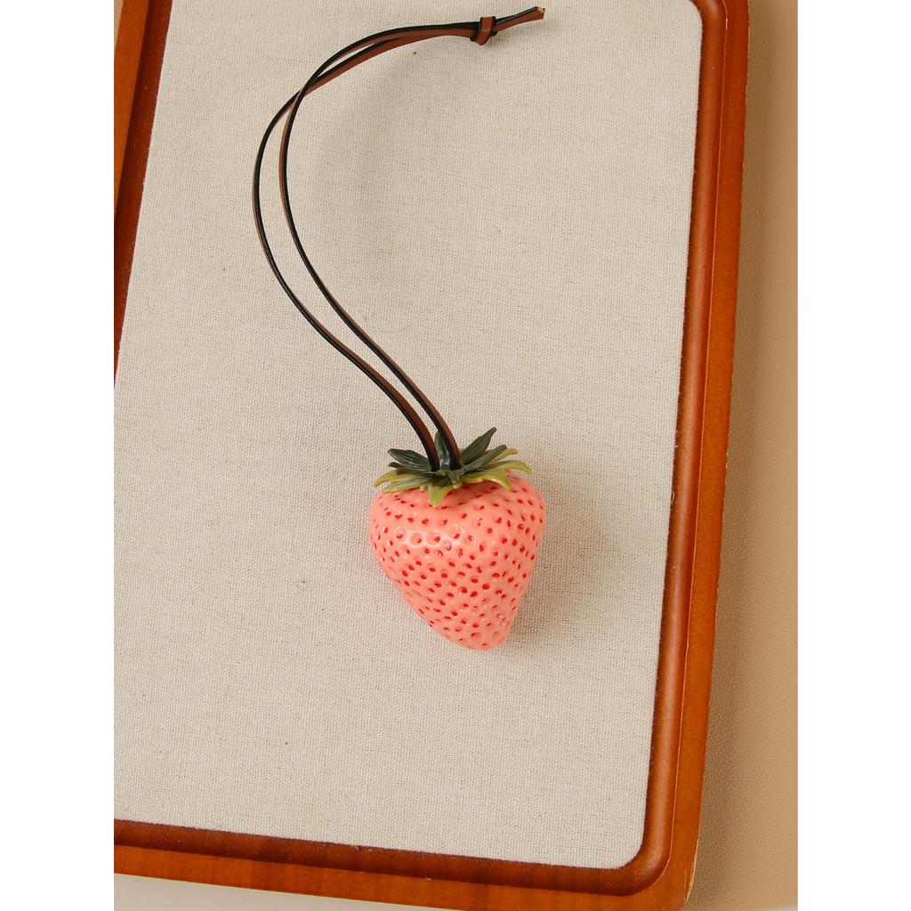 New Creative Simulation Big Strawberry Bag Pendant Personalized Three-dimensional Resin Cute Keychain Bag Accessories Pendant