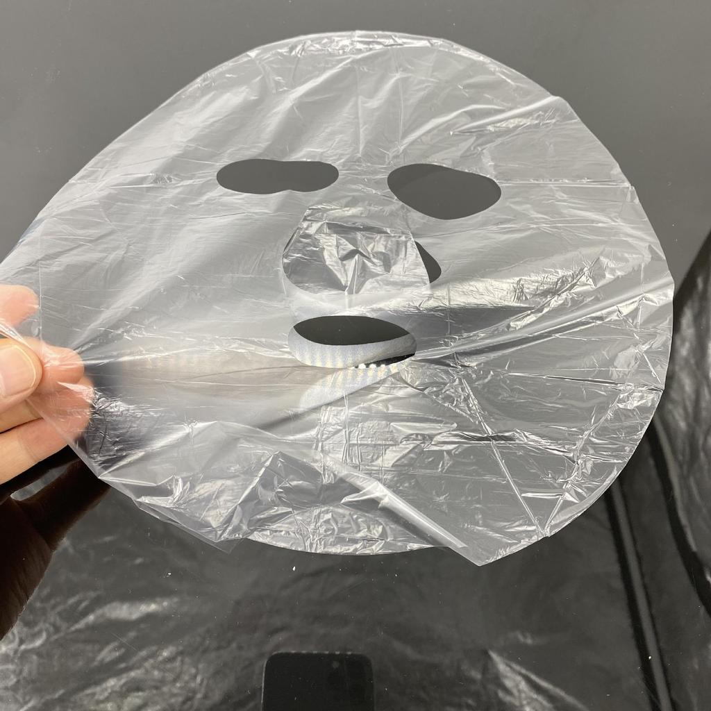 Disposable Facial Plastic Wrap Sheets - 100 Pieces for Beauty Salons, DIY Masks, and Fresh-Keeping.
