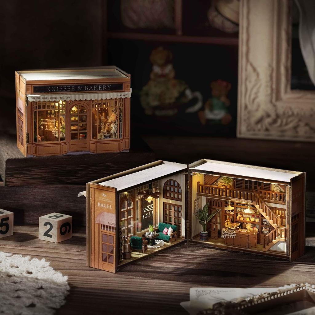 CUTEROOM Păpușă pentru Copii Kit Miniatură din Lemn Cafenea & Patiserie (Jucărie DIY Făcută Manual Pâine Prăjitură Cafea Ceai Decorațiuni Incluse) Cadou minunat (MINI111)