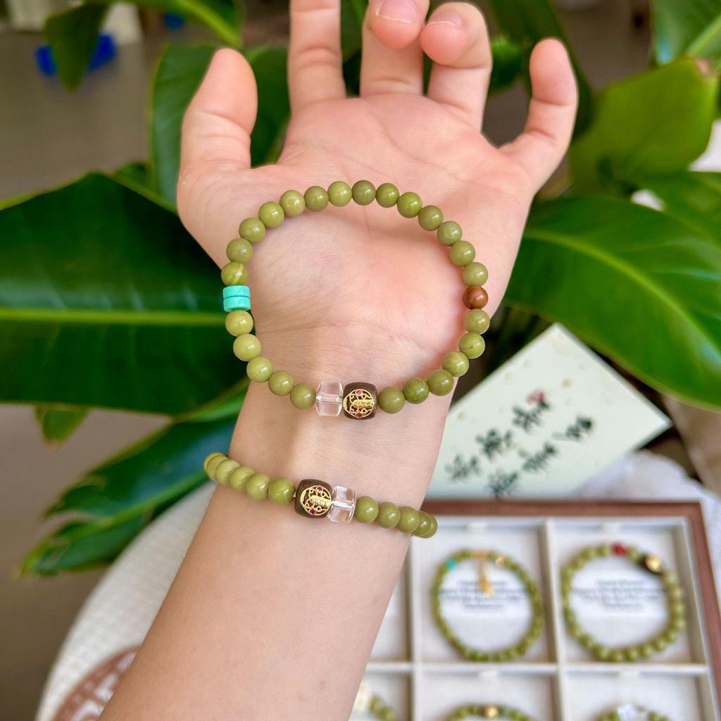 Natural Matcha Agate and Sandalwood Single-Loop Beaded Bracelet - Unique and Versatile Design