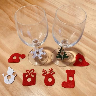 6 Stück Weihnachts-Weinglasanhänger Ornamente für Kelchanhänger Schnalle Getränkemarkierer Tassenring Anhänger Weihnachtsfeier Heimdekoration