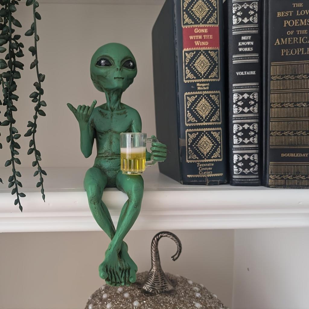 1Pc Alien Resin Ornaments UFO Indoor Outdoor Garden Decoration Figurines Home Decor
