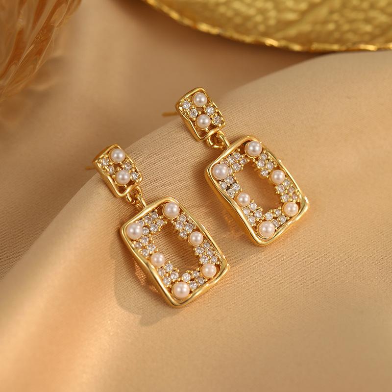 Fashion Silver Needle Earrings Slightly Inlaid with Exquisite Small Fragrance Retro Court Premium Pearl Square Female French Stud Earrings