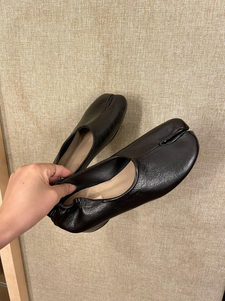 Mote 2025 Vår Sommer Mote Mykt Skinn Delt Tå Dame Pumps Casual Komfortable Lavhælte Tabi Ballerina Sko Dame