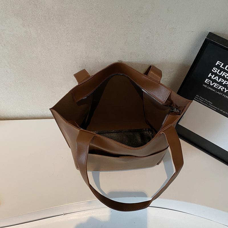 Large-capacity Tote Bag Women's 2025 Spring New Simple Foreign Shoulder Bag High-value Leisure Work Commuter Bag