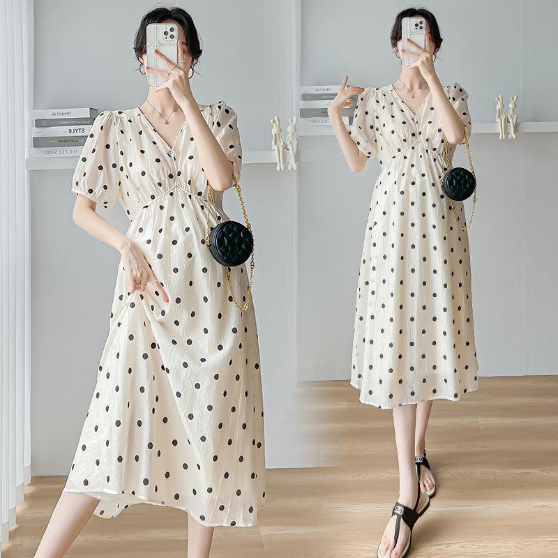 Summer Polka Dot V-Neck Dress: Retro French Style with Puff Sleeves for Expecting Mothers.