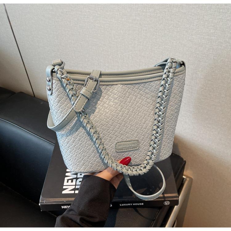 

Весна супер огонь популярная сумка-цепочка женская 2025 новый нишевый дизайн плетеная сумка-пельмень премиальное ощущение сумка-ведро синий