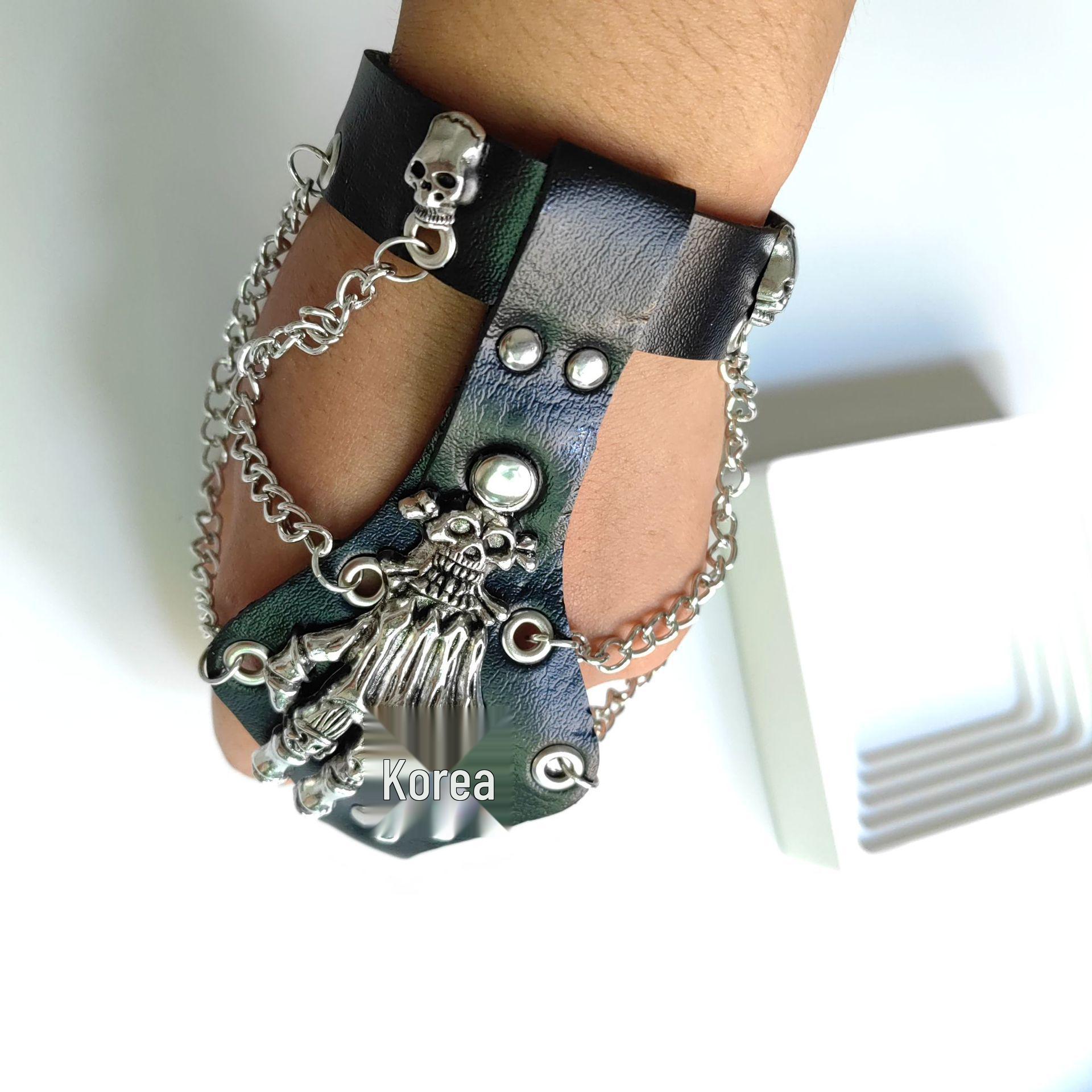Hot Sale Punk Rivet Skull Bracelet: Trendy Men s Retro Wristband