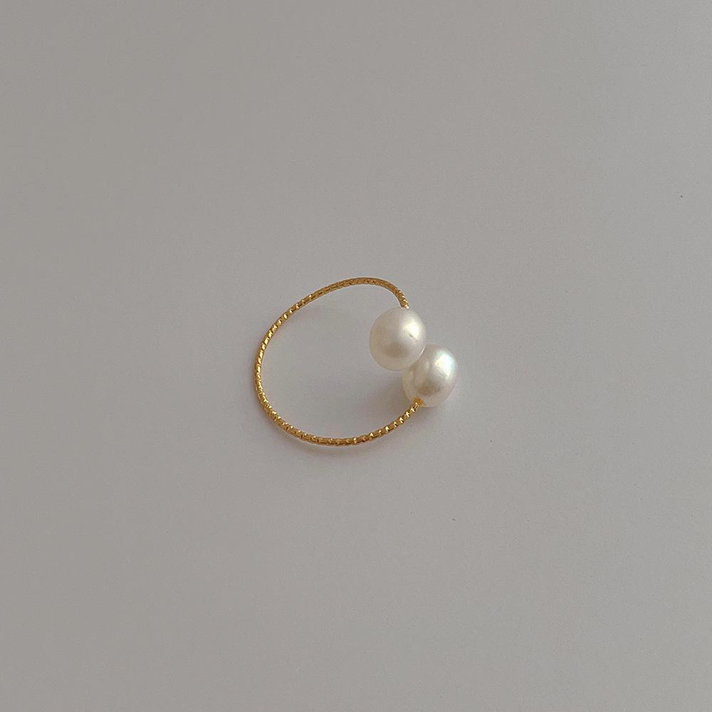 Stylish Retro Freshwater Pearl Ring: Simple Metal Design for Men & Women