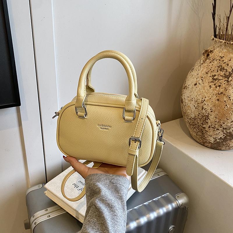 

High-end niche bag women s new summer fashion versatile shoulder messenger bag portable pillow bag