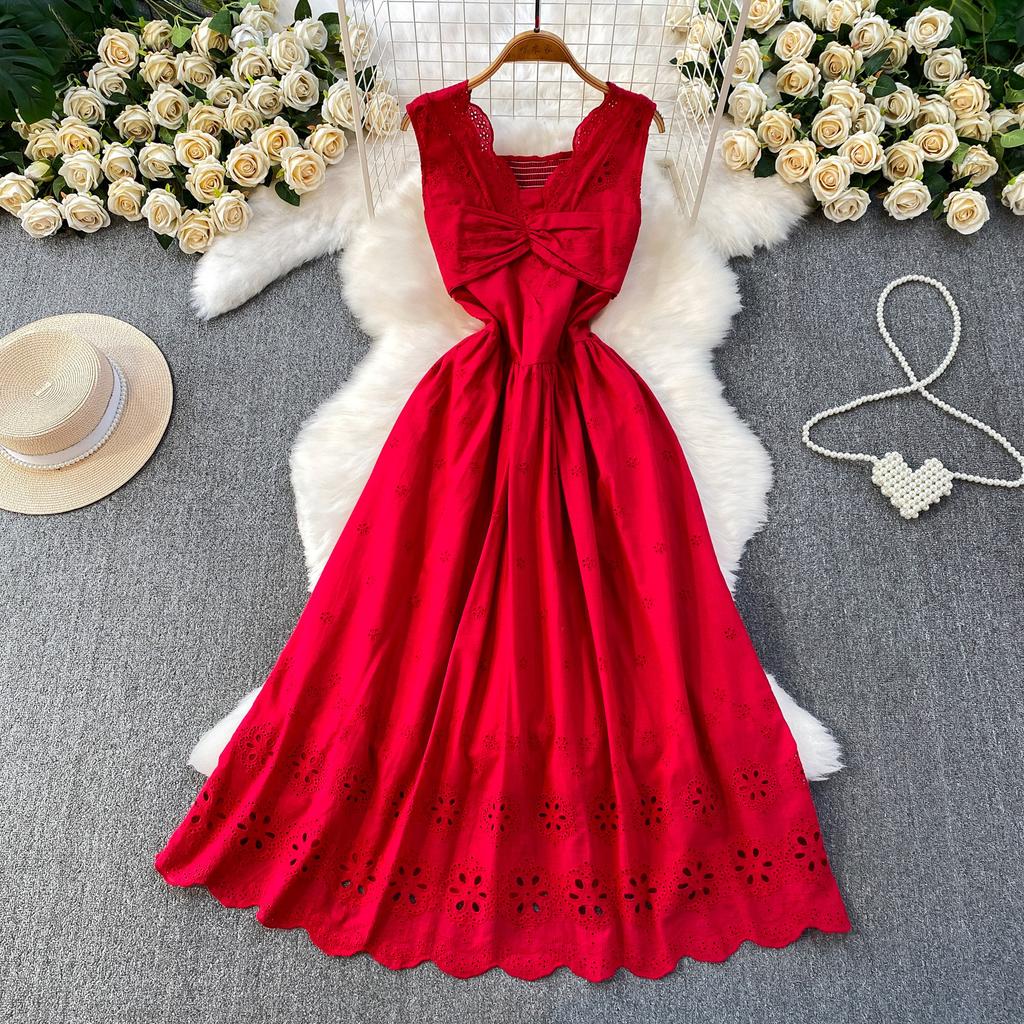 Elegant wind sweet crochet hollow V-neck sleeveless dress women's summer high sense waist thin pleated dress