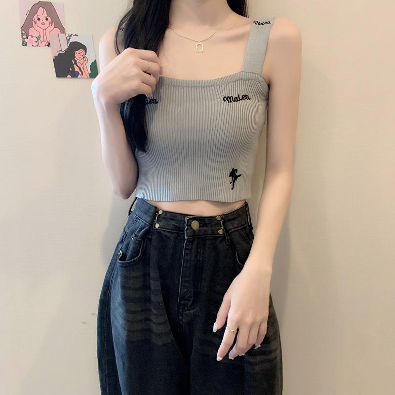 French niche design sense, sweet and spicy small suspender sleeveless top for women's summer short style with knitted bottoming vest inside