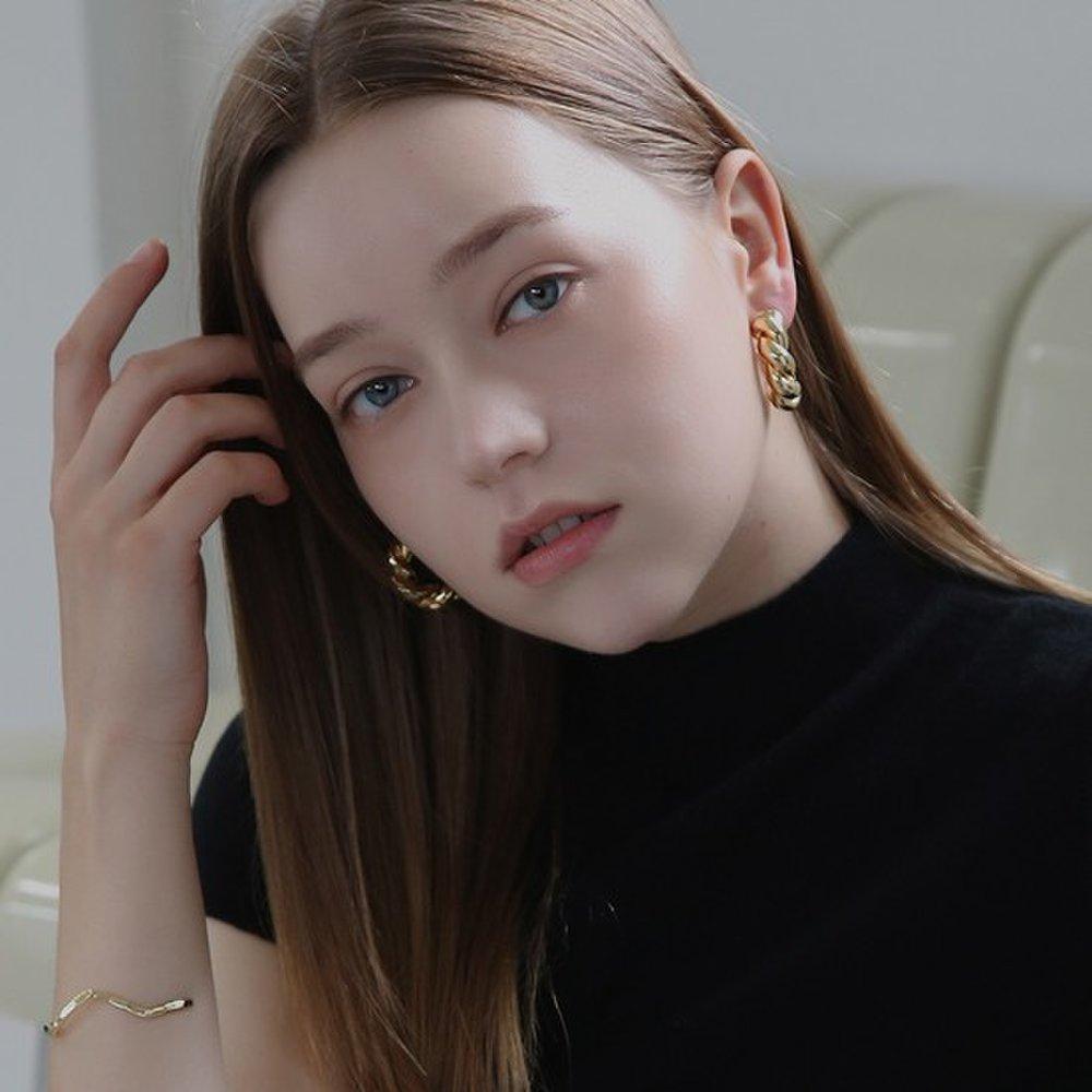 Lunette Twist Bold Earrings