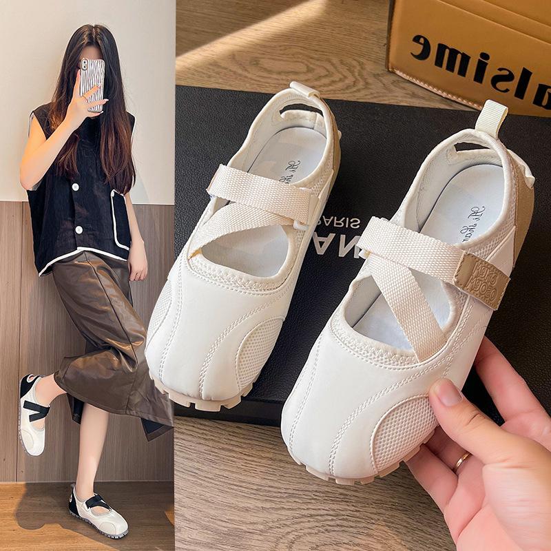 Retro white French flat Mary Jane women's shoes 2025 new summer light mouth round head versatile bag head sandals