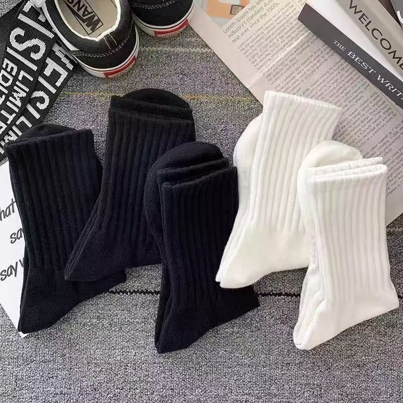 Socks black and white solid color four-season sports socks breathable sweat-absorbing deodorant men's and women's medium tube socks