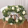 Boliginnredning – Dekorative blomster og kranser