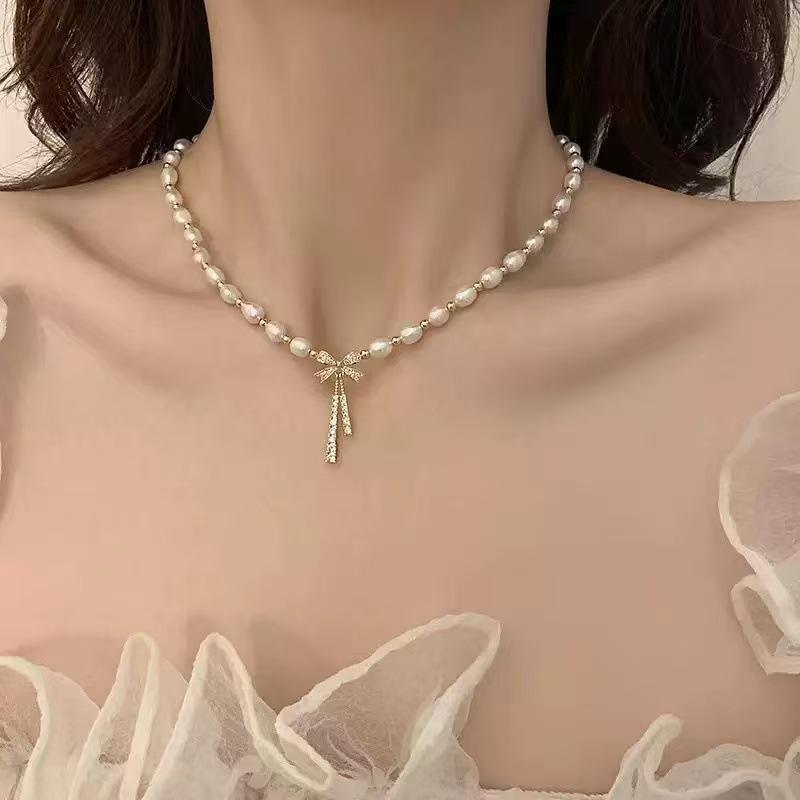 Glänzende Diamant-Schmetterling-Perlenkette: Damen Retro Würziges Mädchen Luxus Schlüsselbein Kette