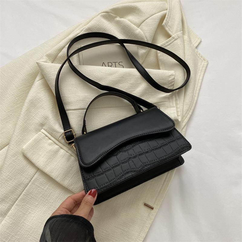 Retro foreign shoulder bag 2025 new trendy handbag Korean version autumn fashion simple messenger small square bag women's bag