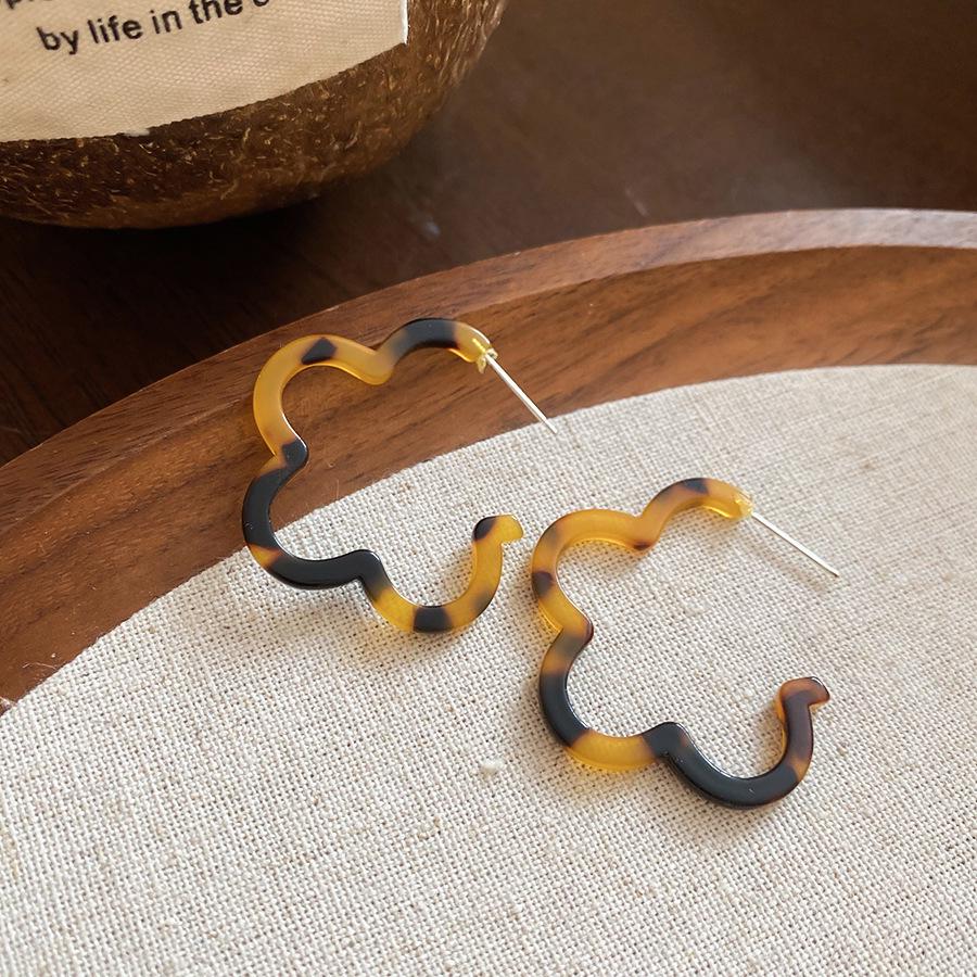 Retro Coffee Leopard Print Silver Needle Stud Earrings - Stylish High-End Design