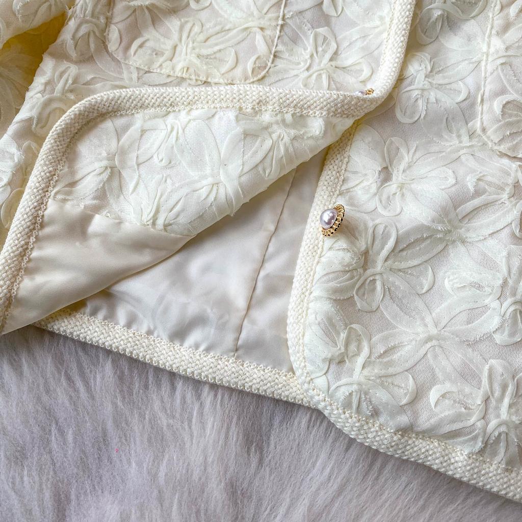 Spring Autumn Women Elegant Full Sleeve Single Breasted Pearl Button Weave Flower Short Jacket Coat with Pocket