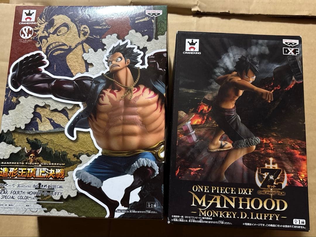 Two-piece set Luffy figures from One Piece.