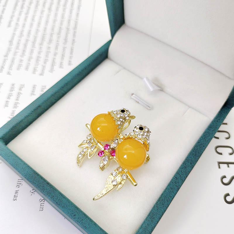Brooch High-End Sense Niche Small Fragrant Corsage Retro Temperament High-End Pin Exquisite Accessories Versatile