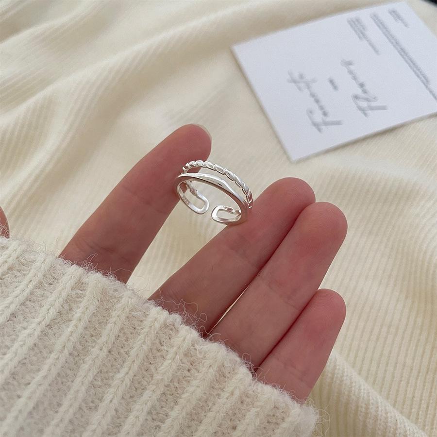 Xiaohongshu 925 Sterling Silver Exaggerated Plain Ring for Women – Simple, Luxurious, High-End Design.