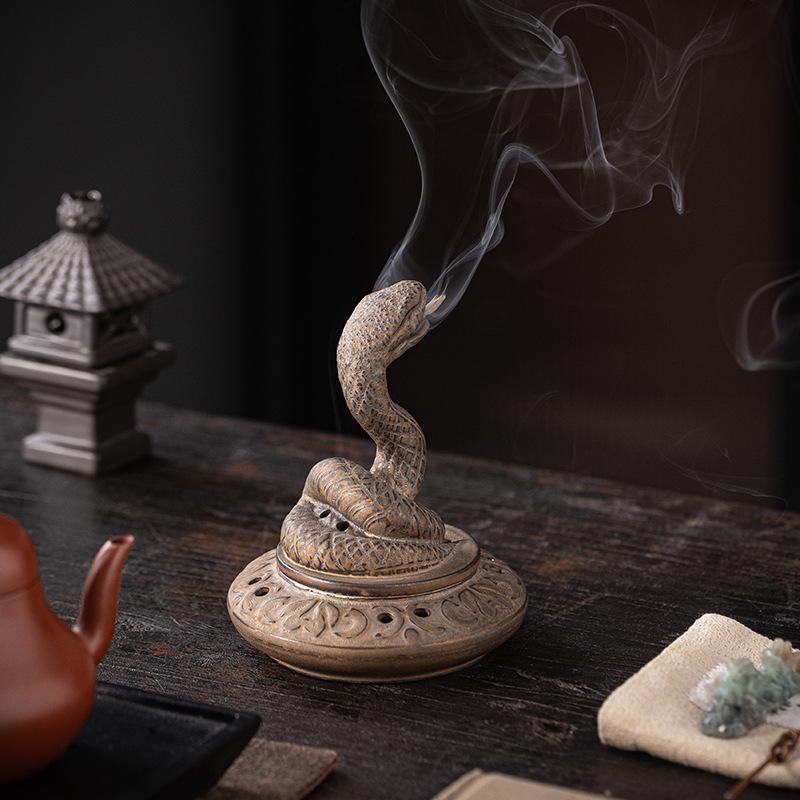 Creative snake ornament zodiac snake ceramic incense household incense insert incense agarwood plate incense burner sandalwood aromatherapy burner