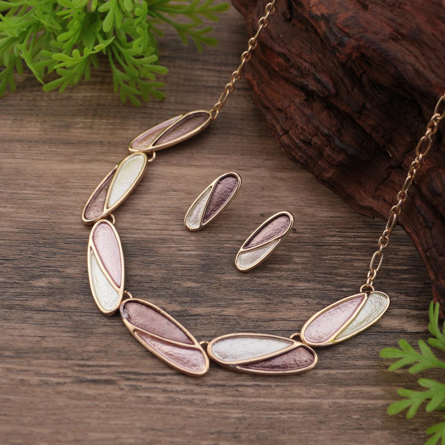 

Новый эмалированный набор серег-пусет и ожерелья в виде лепестков лошадиного глаза, простое и высококлассное овальное ожерелье для женщин.