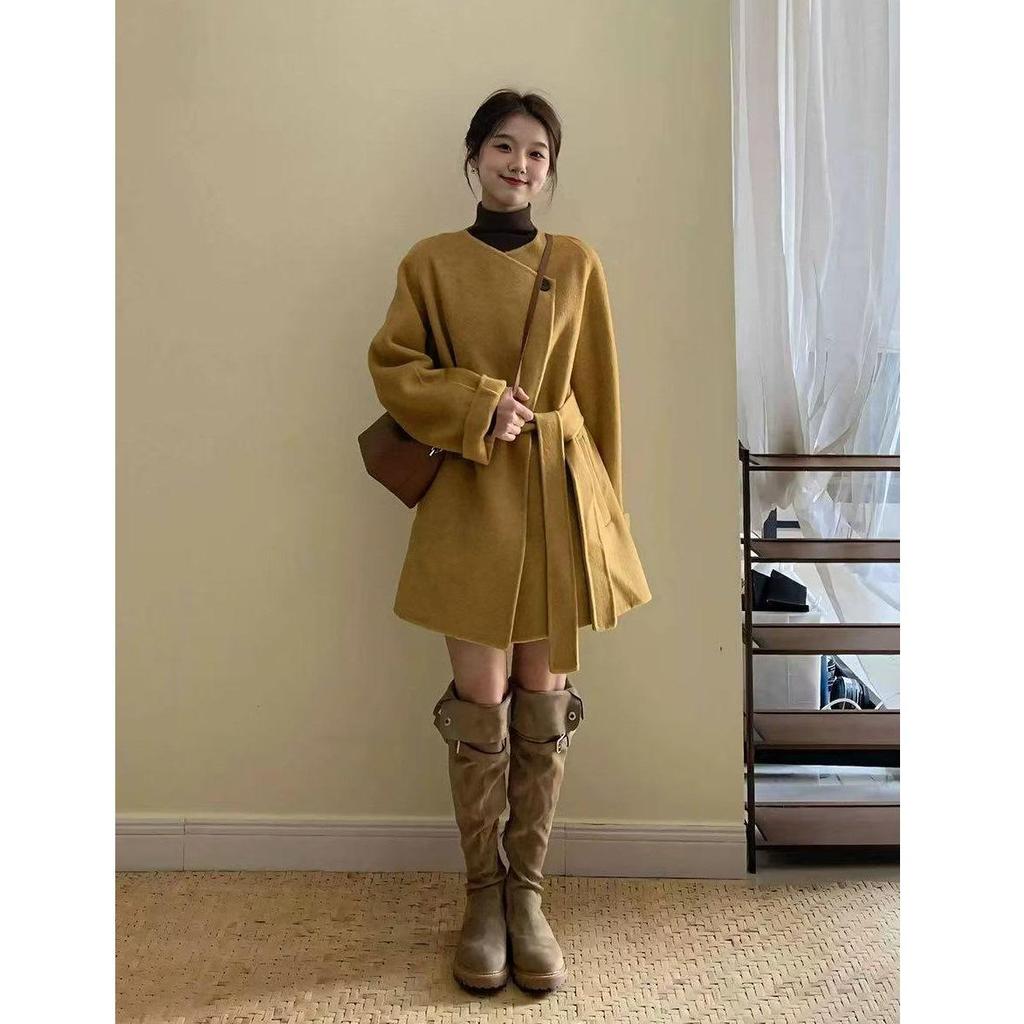 Korean Style Khaki Coat: Women's Autumn/Winter 2025 Petite Slimming Straight Shoulder Jacket, High-End Hepburn Style