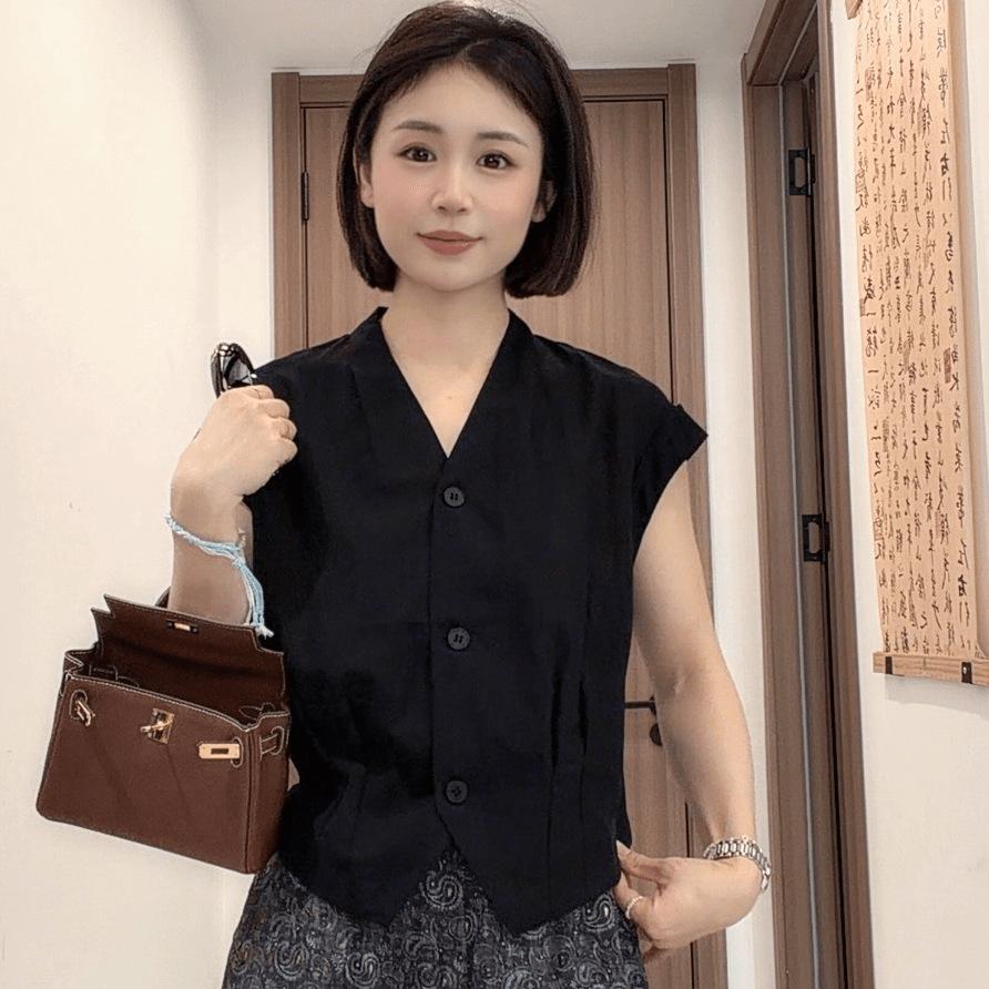 1116 Summer New French Niche V-Neck Top Women's Premium Sleeveless Versatile Single-breasted Shirt Premium Sense