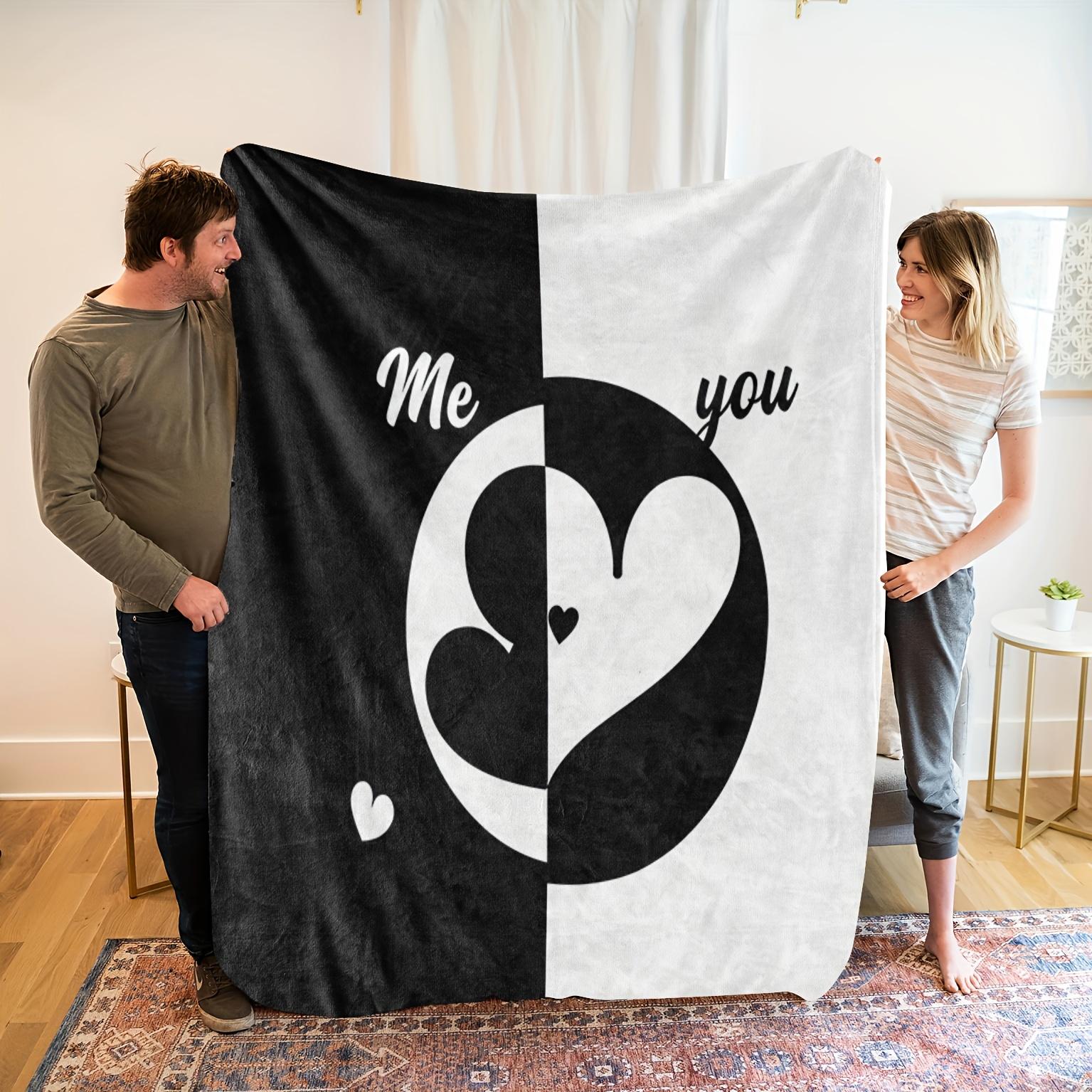 

1pc Cozy Black & White Heart-Themed Flannel Blanket - Soft, High-Definition Digital Print, All-Season Comfort, Perfect Gift for 130x150cm51x59in