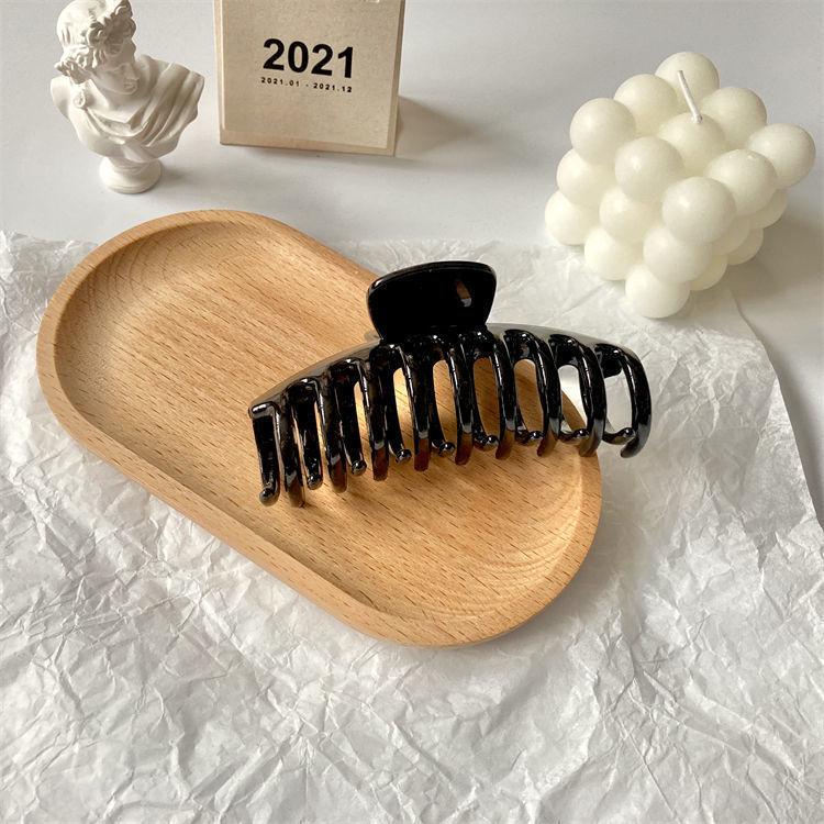 Großer französischer Retro-Klammer-Haarclip für elegante Damenfrisuren.