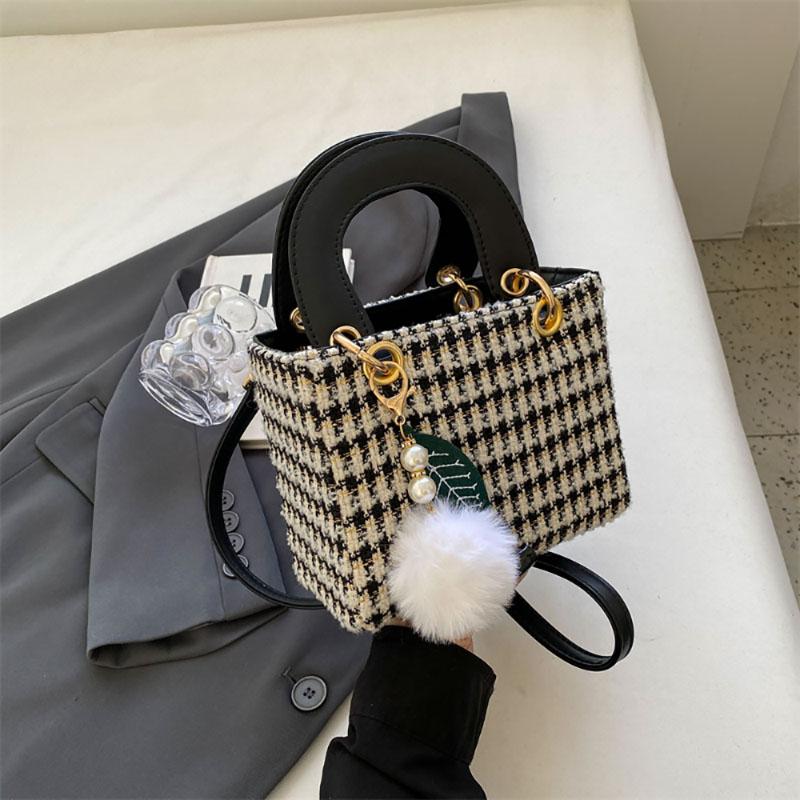 Autumn Winter Woolen Handbag Christmas Style Women  New Fashion Checkered Mini Square Bag Senior Sense Crossbody Pack