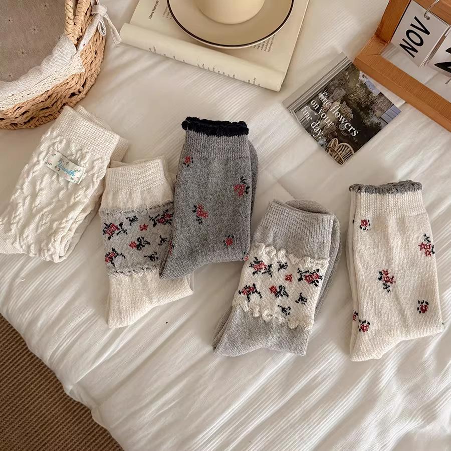 Autumn And Winter New Sweet Floral Wool Medium Tube Socks Thickened Warm Mori Retro Relief Lace Stacked Calf Socks
