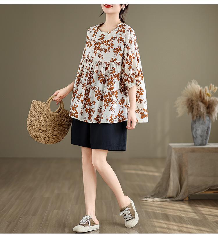 2024 Women's Loose Leaf Print Slim T-Shirt - Round Neck, Lightweight, and Comfortable