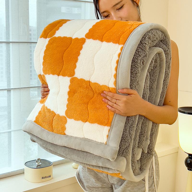Checkerboard Double-Sided Fleece Blanket for Car, Sofa, Camping – Autumn/Winter Thickened