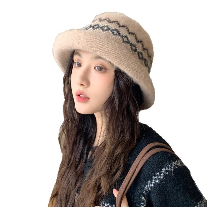 Warm Basin Hat  Sweet and Versatile Roll Brimmed Hat for Women Autumn and Winter Fashionable and Casual Face Showing Small Woolen Hat